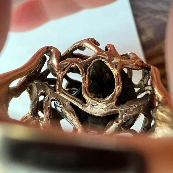 Avant-garde Stone Caged Women’s Ring - Picture 3 of 4